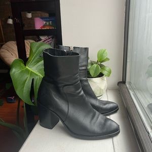 Elegant Heeled Black Boots